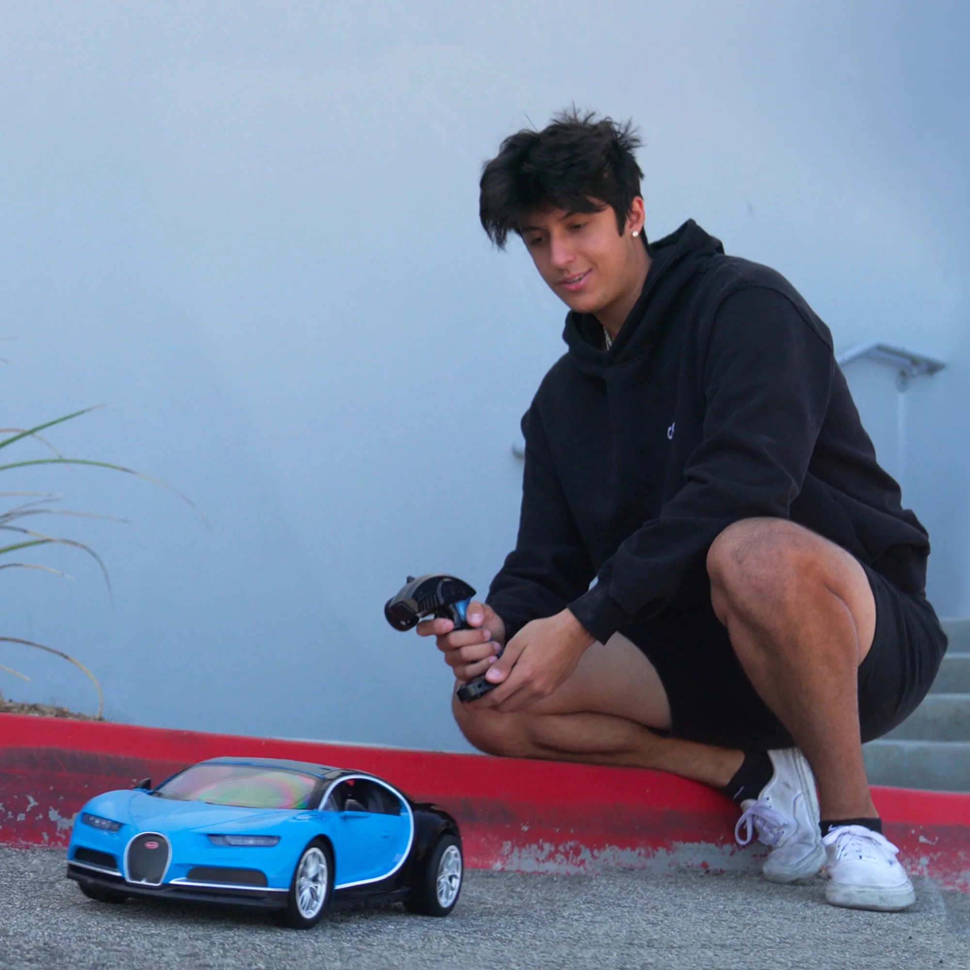 Bugatti Chiron 1:10 Scale Replica - Electric RC Car - Image 5